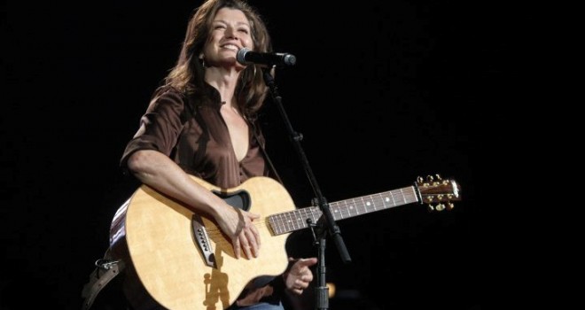 CONCERT REVIEW: Amy Grant show a musical Pentecostal service