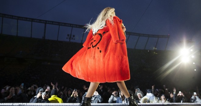 Beyonce slays rainy night in Edmonton